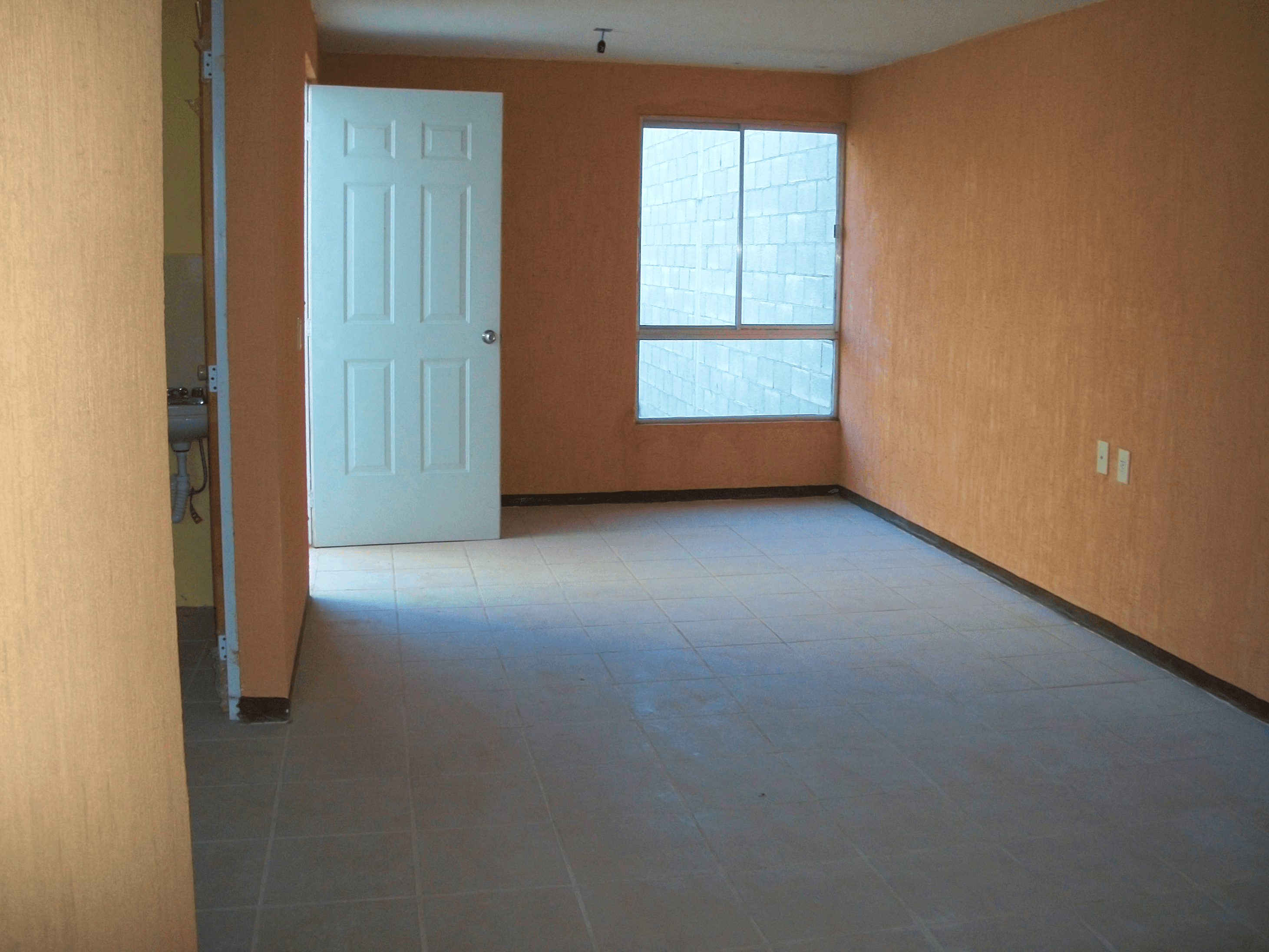 Interior de una vivienda construida por Kaomaxi